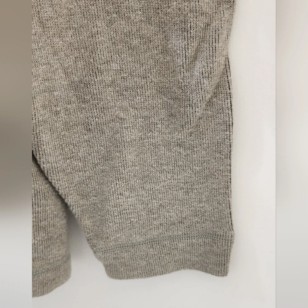 Men's Gray V-Neck Sweater‎